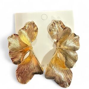 SHEIN Gold Floral Statement Earrings